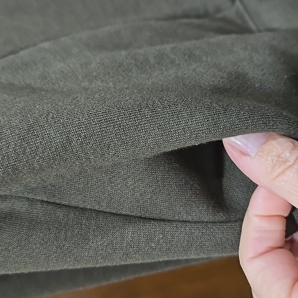 Worn once. Alo sweatshirt with pockets - Picture 4 of 4